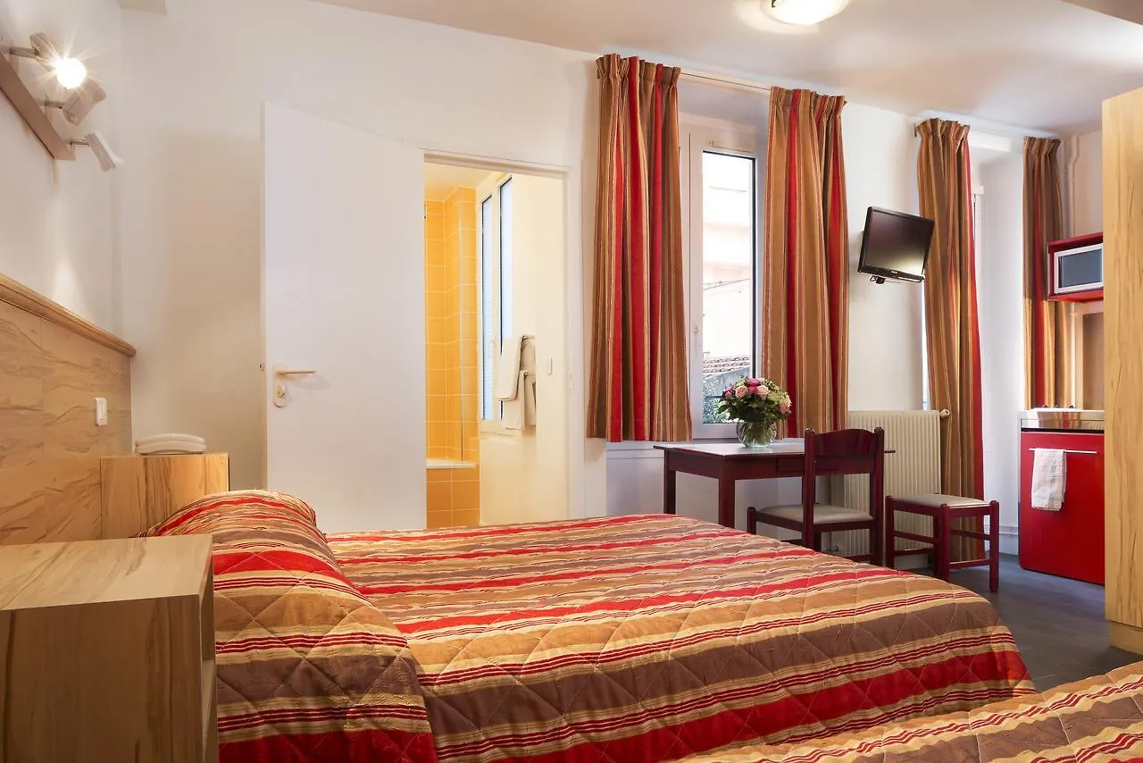 Aparthotel Family *
